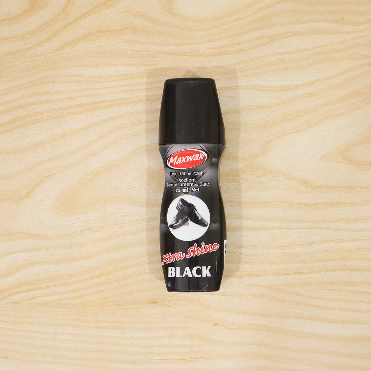 Easy-to-use black shoe polish to give shoes a glossy finish