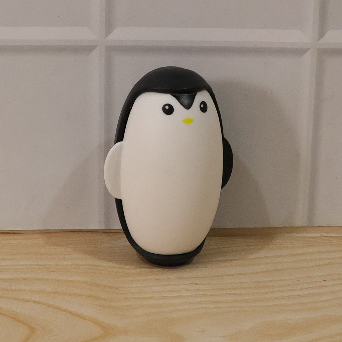 Penguin reusable lint roller product