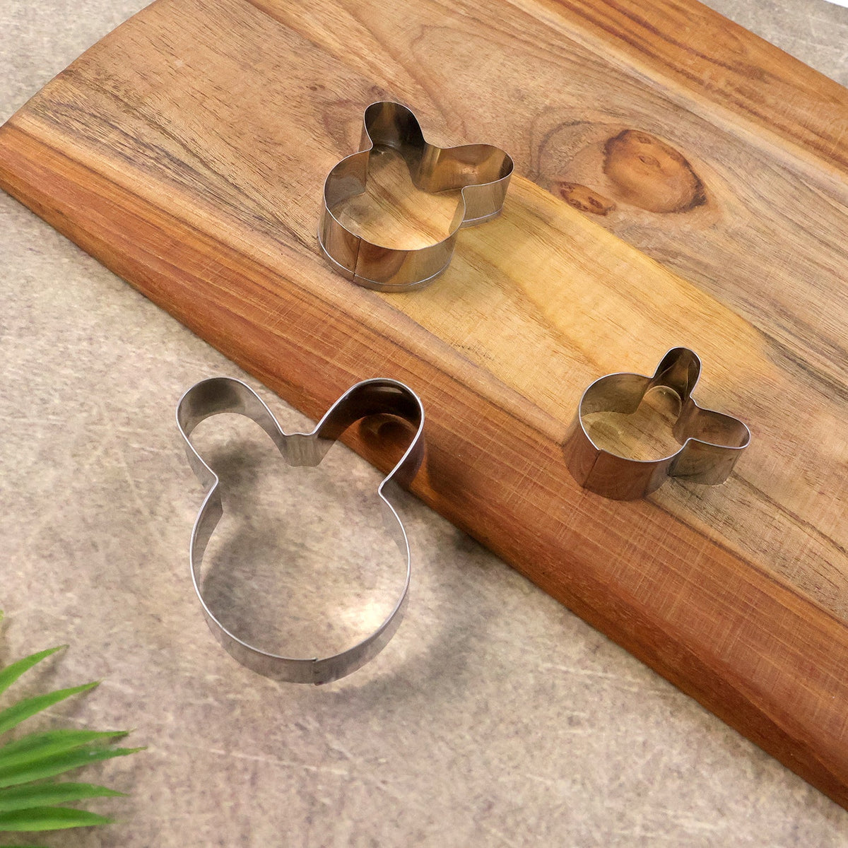 Unique house-shaped biscuit cutters for kids’ lunch boxes and snacks
